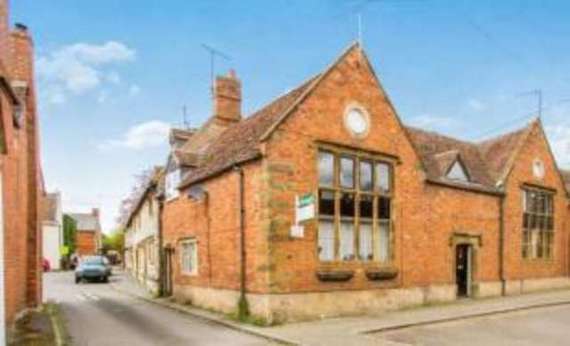 2 Bedroom End of Ter...