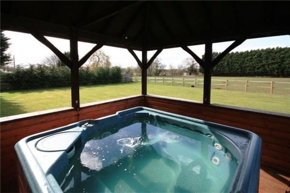 6 Bedroom Detached