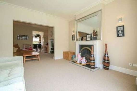 4 Bedroom End of Ter...