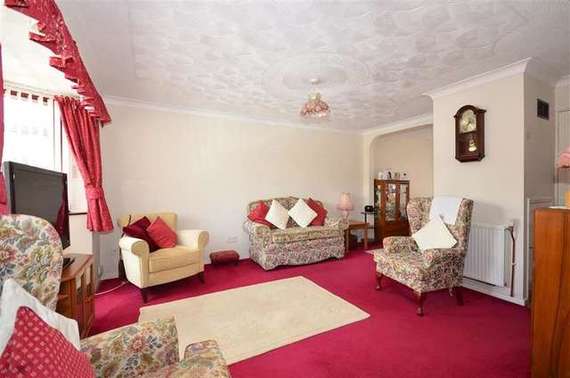 3 Bedroom End of Ter...