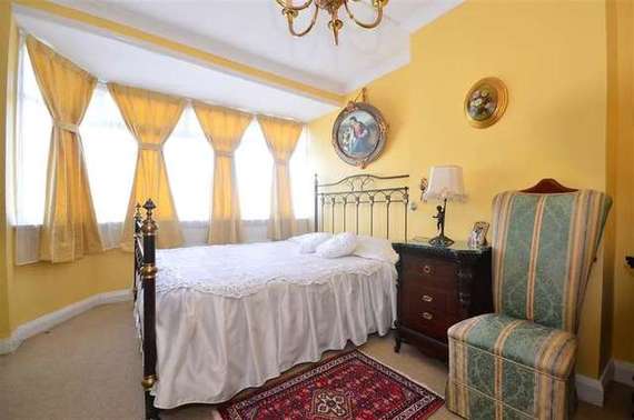 2 Bedroom End of Ter...