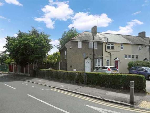 2 Bedroom End of Ter...