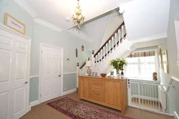 3 Bedroom Maisonette