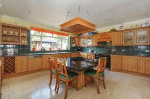 6&nbsp;Bedroom&nbsp;Semi-Detac...