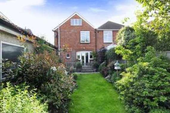 6 Bedroom Semi-Detac...