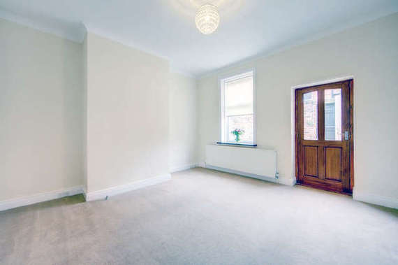 2 Bedroom End of Ter...