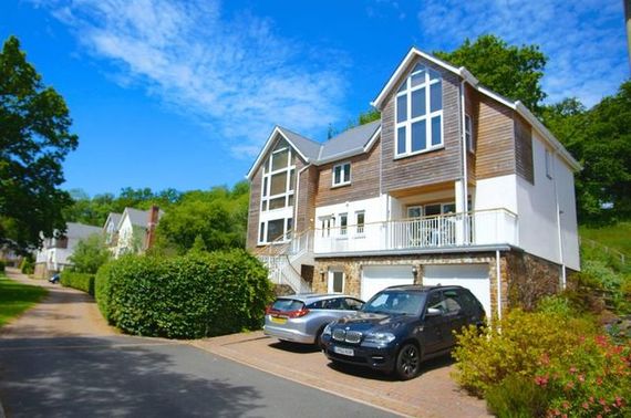 5&nbsp;Bedroom&nbsp;Detached