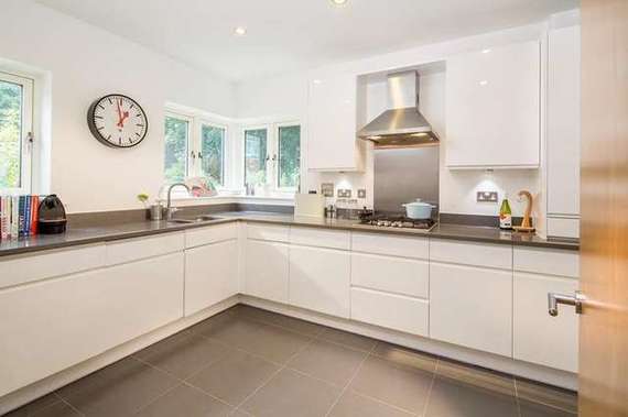 3 Bedroom End of Ter...