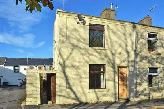 2 Bedroom End of Ter...