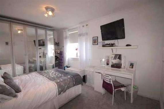 2 Bedroom End of Ter...
