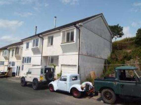 2 Bedroom End of Ter...