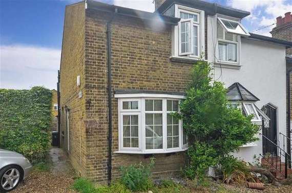 2 Bedroom End of Ter...