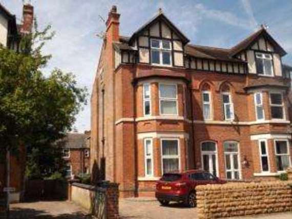 5 Bedroom Semi-Detac...