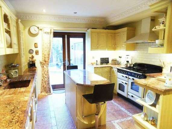 6&nbsp;Bedroom&nbsp;Detached