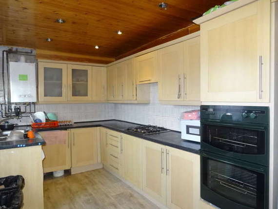 4 Bedroom End of Ter...