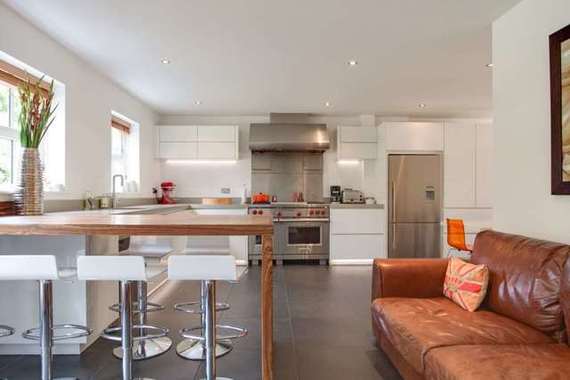 6 Bedroom Detached