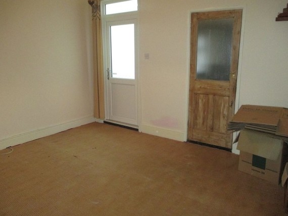 2 Bedroom End of Ter...