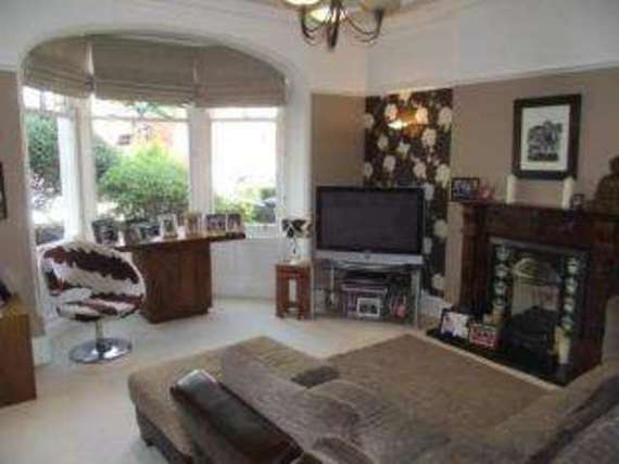5 Bedroom Semi-Detac...