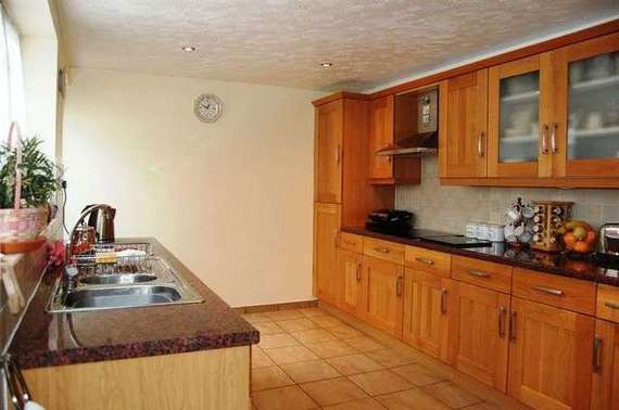 5 Bedroom Semi-Detac...