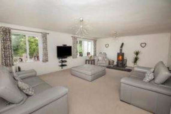 6 Bedroom Detached