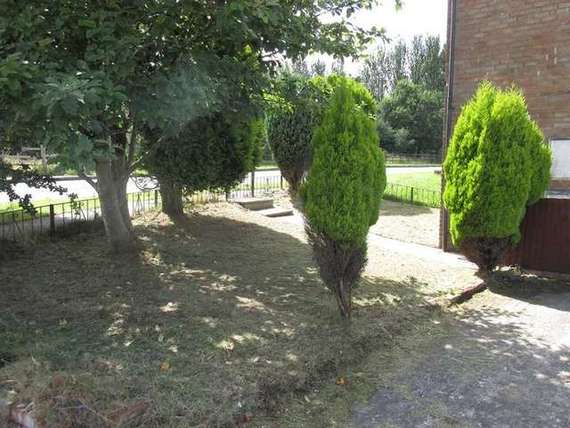 2 Bedroom End of Ter...