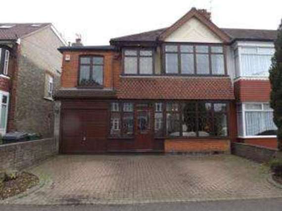 4 Bedroom End of Ter...