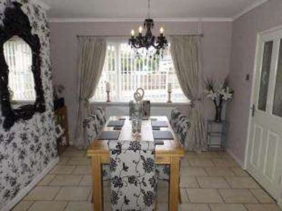 3 Bedroom End of Ter...