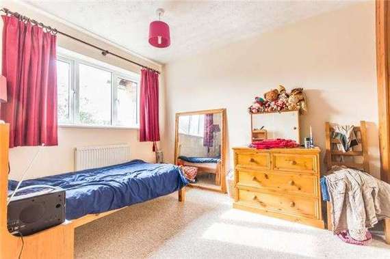 3 Bedroom End of Ter...