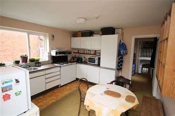 3 Bedroom Maisonette