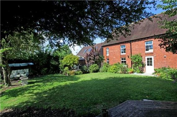 5 Bedroom Semi-Detac...