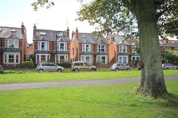 4 Bedroom Semi-Detac...