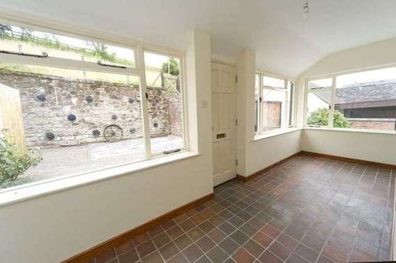 6&nbsp;Bedroom&nbsp;Detached