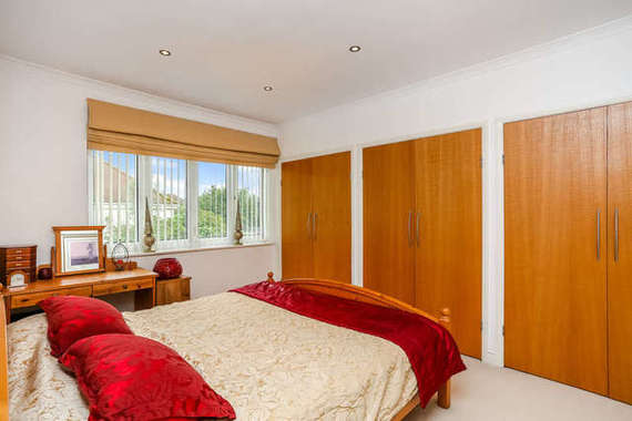 5 Bedroom Semi-Detac...