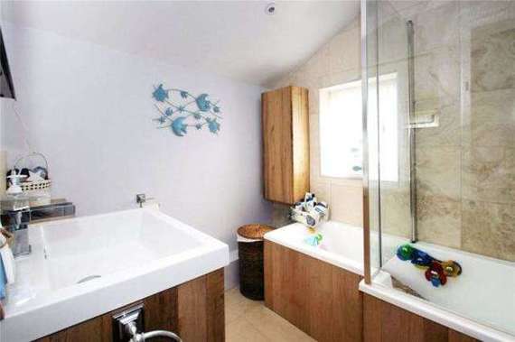 2 Bedroom End of Ter...