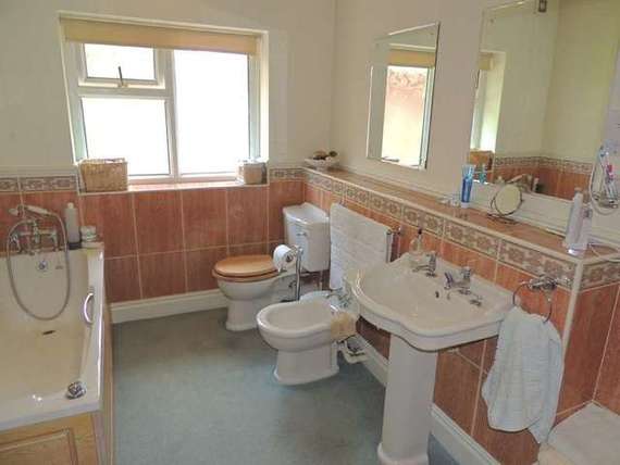 6&nbsp;Bedroom&nbsp;Detached