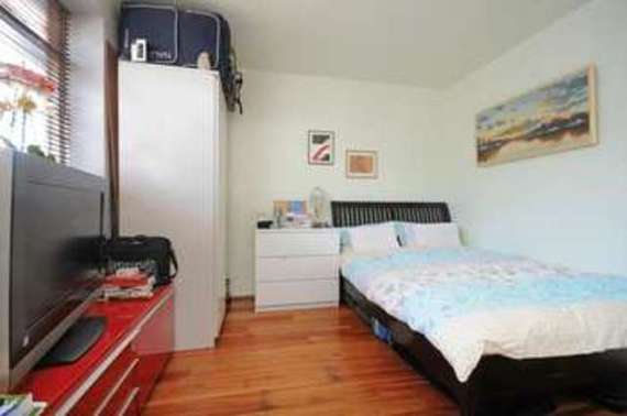 Askew Crescent  London, W12 9D...