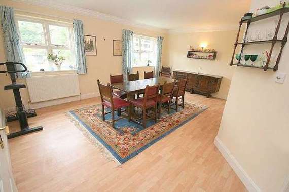 5&nbsp;Bedroom&nbsp;Detached