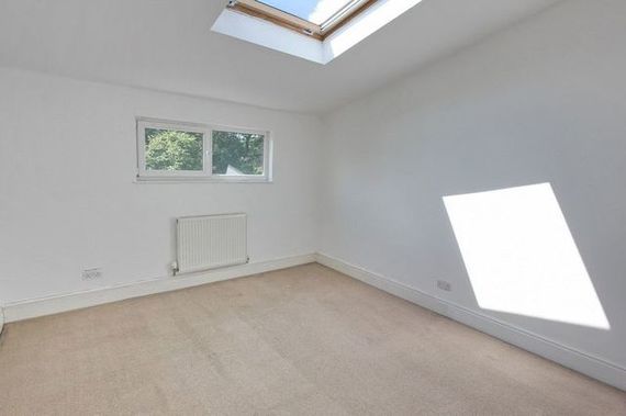 7&nbsp;Bedroom&nbsp;Semi-Detac...