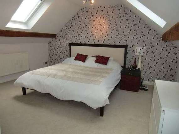 4 Bedroom End of Ter...