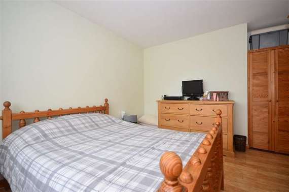 3 Bedroom End of Ter...