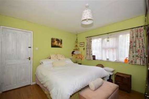 9 Bedroom Semi-Detac...