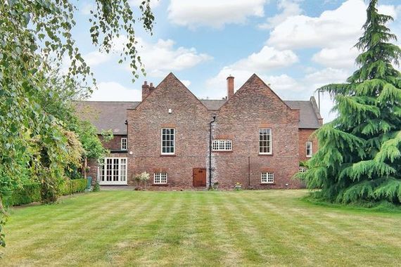 6 Bedroom Detached