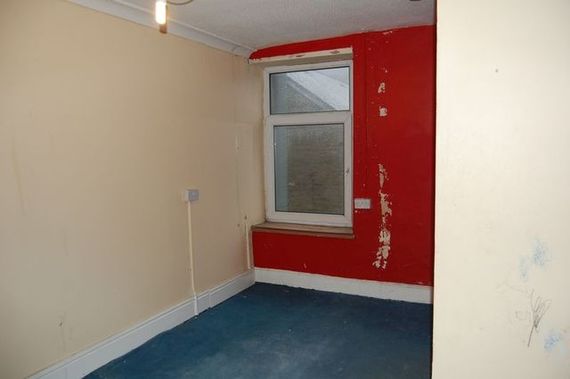 High Street  Ferndale, CF43 4R...