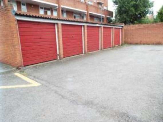 Ilford  South Woodford, IG4 5L...