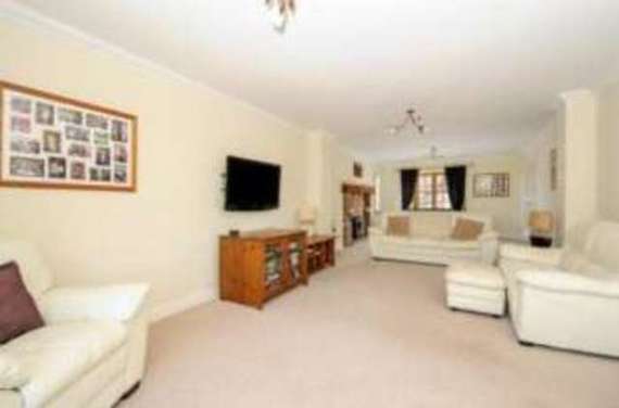 6 Bedroom Detached