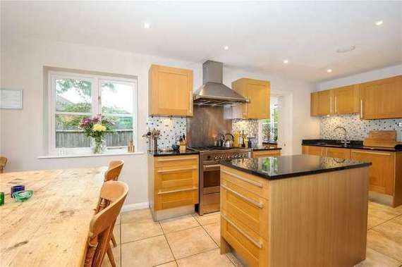 5&nbsp;Bedroom&nbsp;Detached