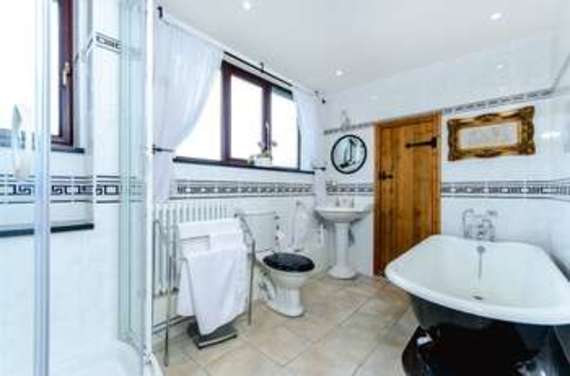 5&nbsp;Bedroom&nbsp;Detached