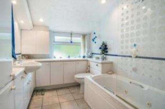 2 Bedroom End of Ter...