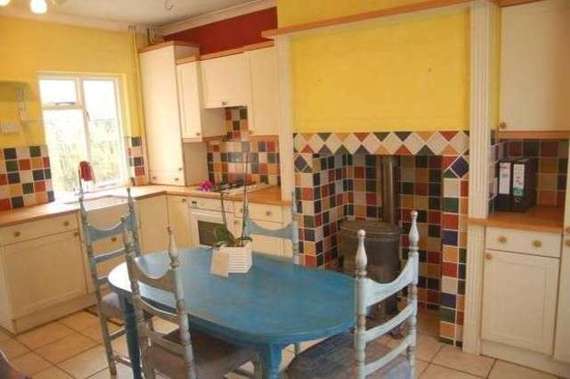 4 Bedroom End of Ter...