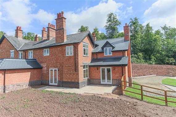 3 Bedroom End of Ter...